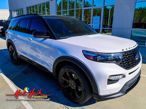 Used 2023 Ford Explorer ST w/ Equipment Group 401A image 2