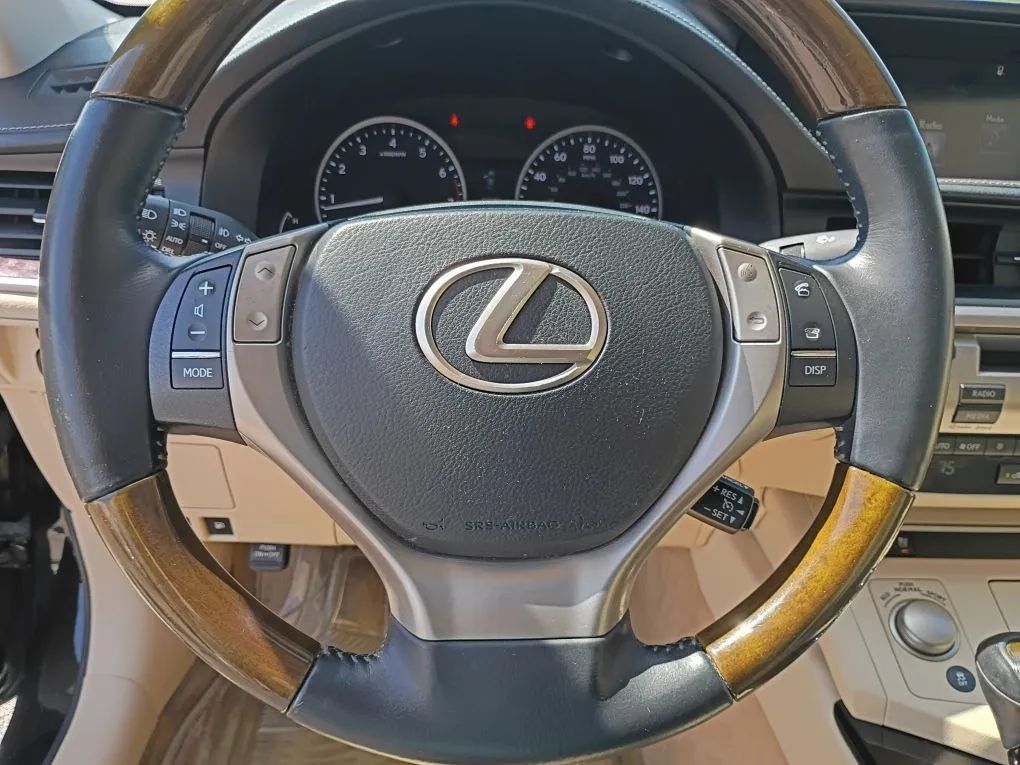 Used 2015 Lexus ES 350 w/ Premium Package FWD image 16