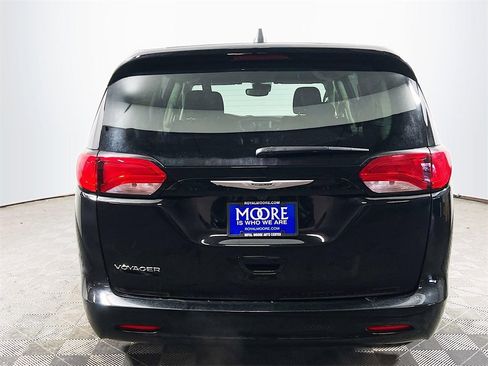 Used 2024 Chrysler Voyager LX image 7