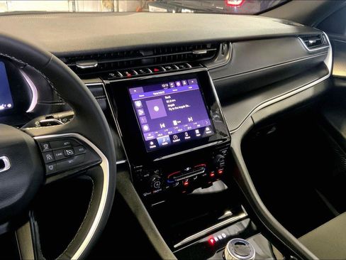 Certified 2025 Jeep Grand Cherokee Laredo X w/ Trailer Tow Package image 6