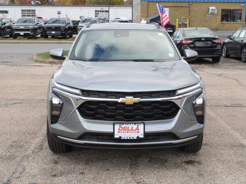 New 2026 Chevrolet Trax LT w/ LT Convenience Package image 2