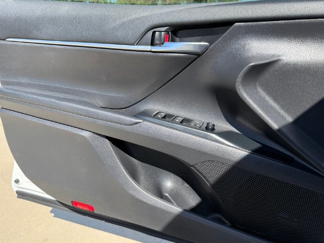 Used 2020 Toyota Camry SE FWD image 22
