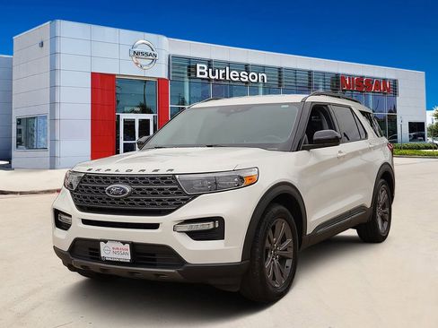 Used 2023 Ford Explorer XLT w/ Equipment Group 202A RWD image 1