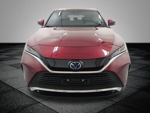 Used 2024 Toyota Venza XLE image 3