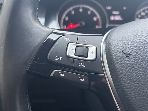 Used 2018 Volkswagen Golf S image 18