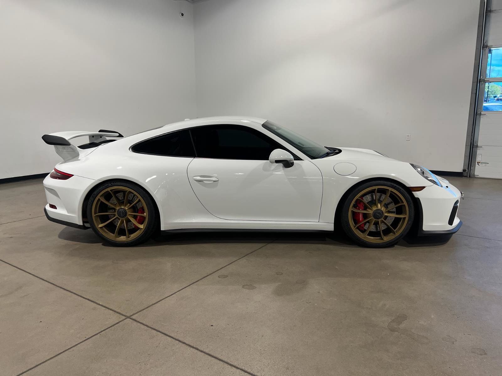 Used 2018 Porsche 911 GT3 RWD image 2