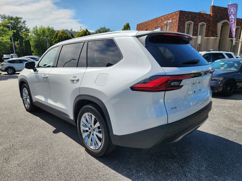 Used 2024 Toyota Grand Highlander AWD image 3