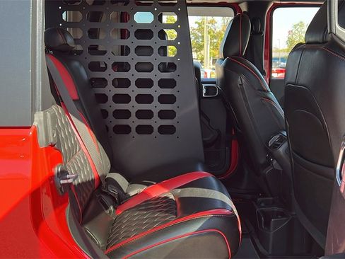 Used 2021 Jeep Gladiator Willys image 30