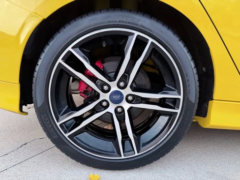 Used 2017 Ford Focus ST w/ Equipment Group 402A image 28