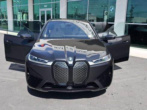 Used 2024 BMW iX xDrive50 w/ Sport Package AWD/4WD image 30