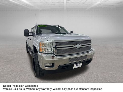 Used 2011 Chevrolet Silverado 2500 LT w/ Interior Plus Package AWD/4WD image 3