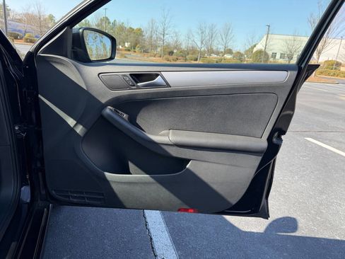 Used 2017 Volkswagen Jetta S image 18