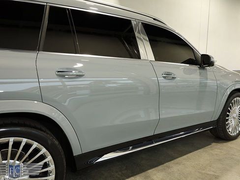 Used 2024 Mercedes-Benz Maybach GLS 600 4MATIC image 10