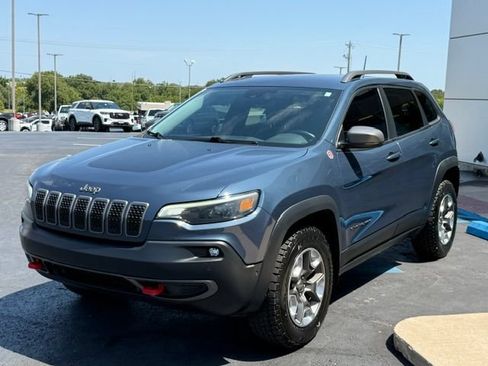 Used 2019 Jeep Cherokee Trailhawk AWD/4WD image 3