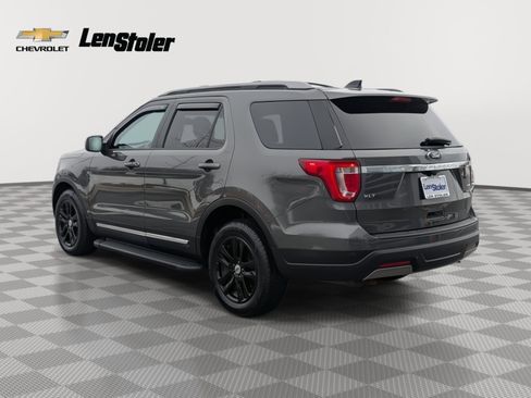 Used 2019 Ford Explorer XLT image 3