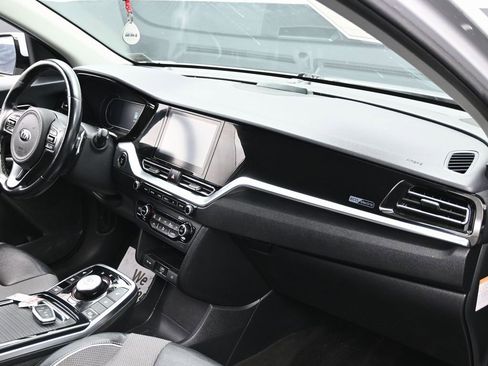 Used 2020 Kia Niro EX w/ Cold Weather Package image 29