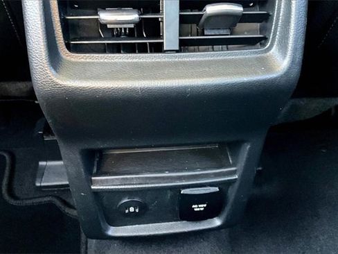 Used 2024 Ford Edge Titanium image 10