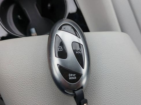 Used 2024 Hyundai Elantra Limited image 29