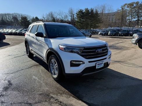 Used 2022 Ford Explorer XLT w/ Equipment Group 202A image 22