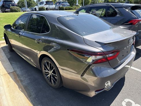 Used 2022 Toyota Camry SE FWD image 7