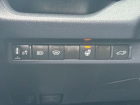 Used 2023 Toyota RAV4 XLE Premium image 32