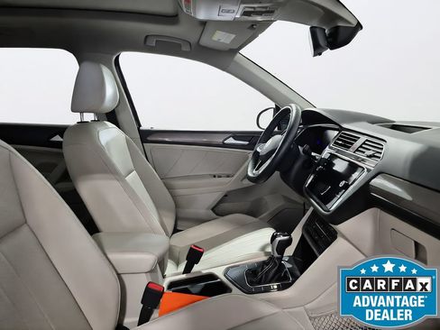 Used 2022 Volkswagen Tiguan SE FWD image 32