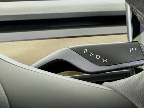 Used 2021 Tesla Model Y Long Range image 23