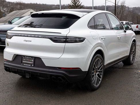 Used 2023 Porsche Cayenne Platinum Edition image 4