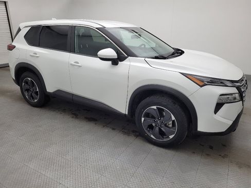 Used 2024 Nissan Rogue SV image 11