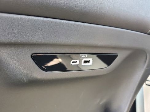 Certified 2023 Chrysler Pacifica Touring-L image 22