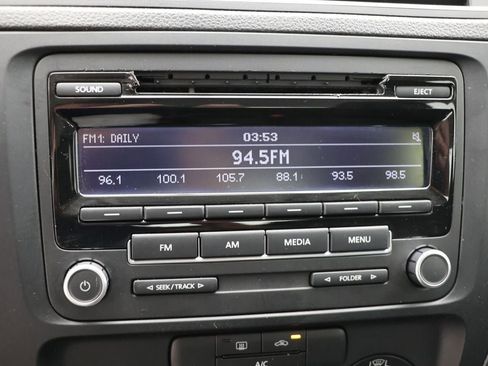 Used 2013 Volkswagen Jetta S image 17