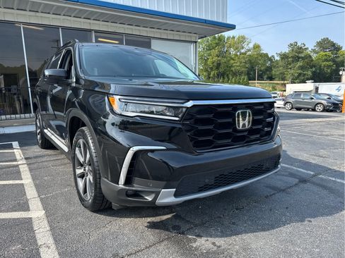 Used 2024 Honda Pilot Touring image 2