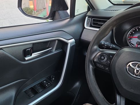 Used 2021 Toyota RAV4 XLE w/ Convenience Package image 23