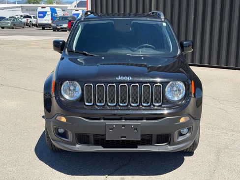 Used 2018 Jeep Renegade Latitude w/ Cold Weather Group AWD/4WD image 3
