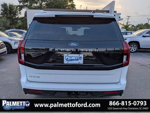 Used 2025 Ford Expedition Active RWD image 5