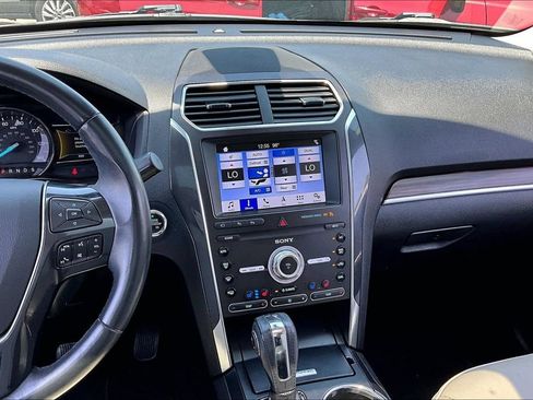 Used 2019 Ford Explorer Limited w/ Limited Luxury Package AWD/4WD image 9