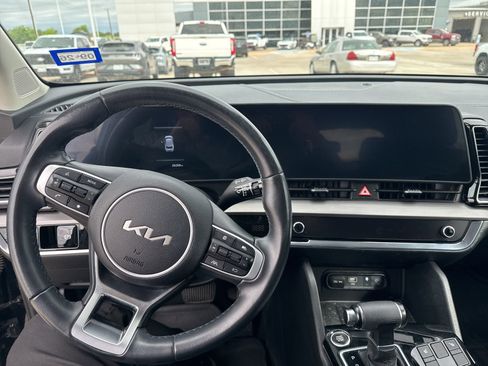 Used 2023 Kia Sportage EX image 11