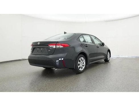 Used 2025 Toyota Corolla LE FWD image 29