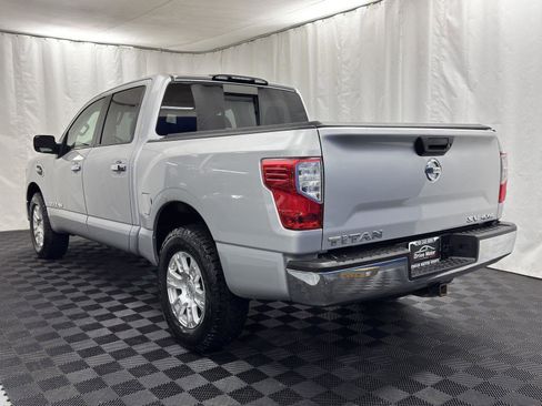 Used 2017 Nissan Titan SV image 4