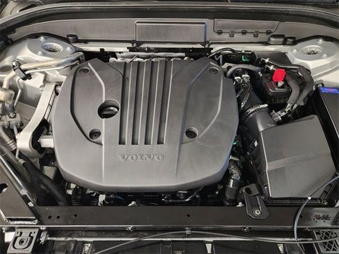 Used 2025 Volvo XC60 B5 Core image 30