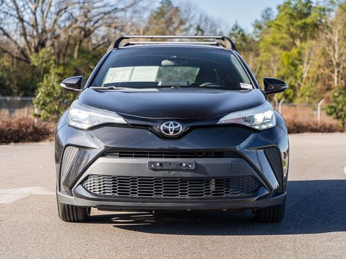 Used 2021 Toyota C-HR XLE image 2