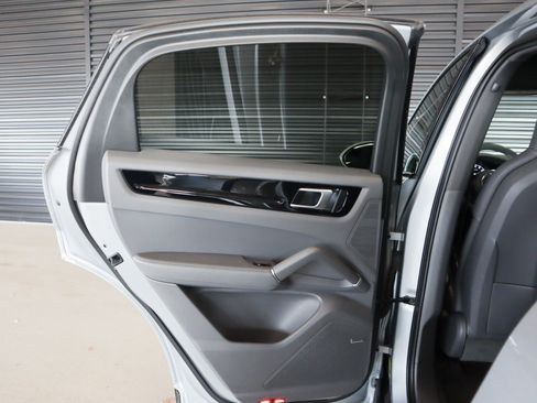 Certified 2023 Porsche Cayenne Coupe image 24