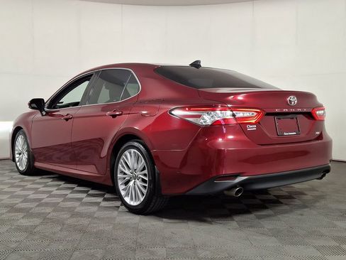Used 2018 Toyota Camry XLE image 7