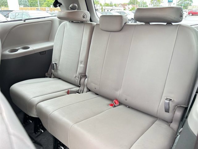 Used 2020 Toyota Sienna XLE FWD image 22