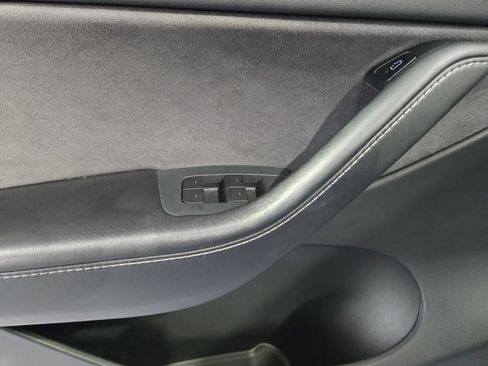 Used 2021 Tesla Model Y Long Range AWD/4WD image 13