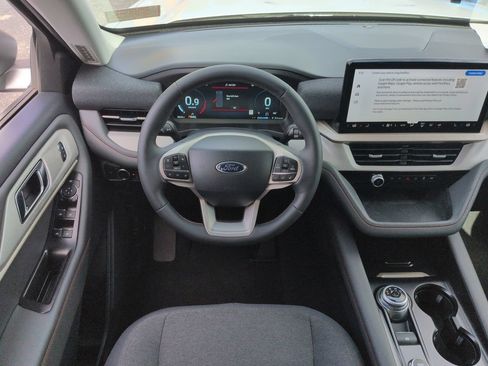 Certified 2025 Ford Explorer Active RWD image 15