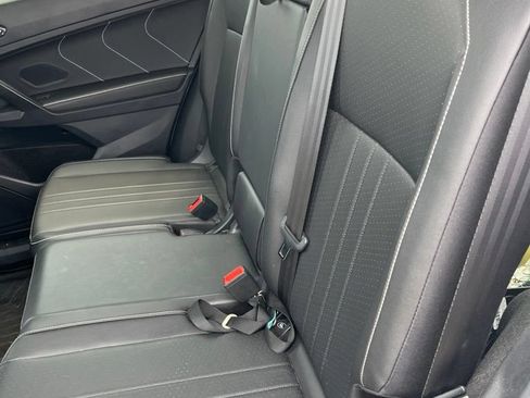 Used 2023 Volkswagen Tiguan SE w/ Panoramic Sunroof Package AWD/4WD image 17