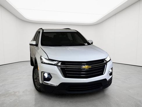 Used 2024 Chevrolet Traverse LT FWD image 3