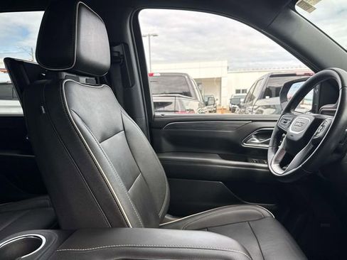 Used 2023 GMC Yukon XL SLT image 16