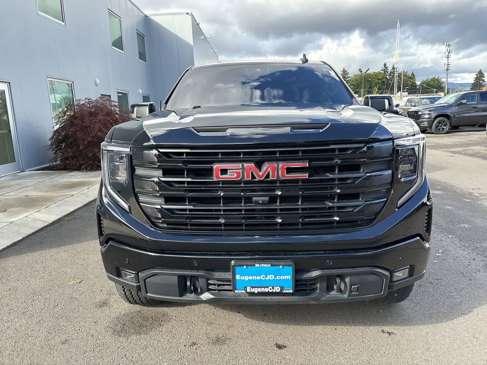 Used 2025 GMC Sierra 1500 Elevation w/ Elevation Premium Package AWD/4WD image 6